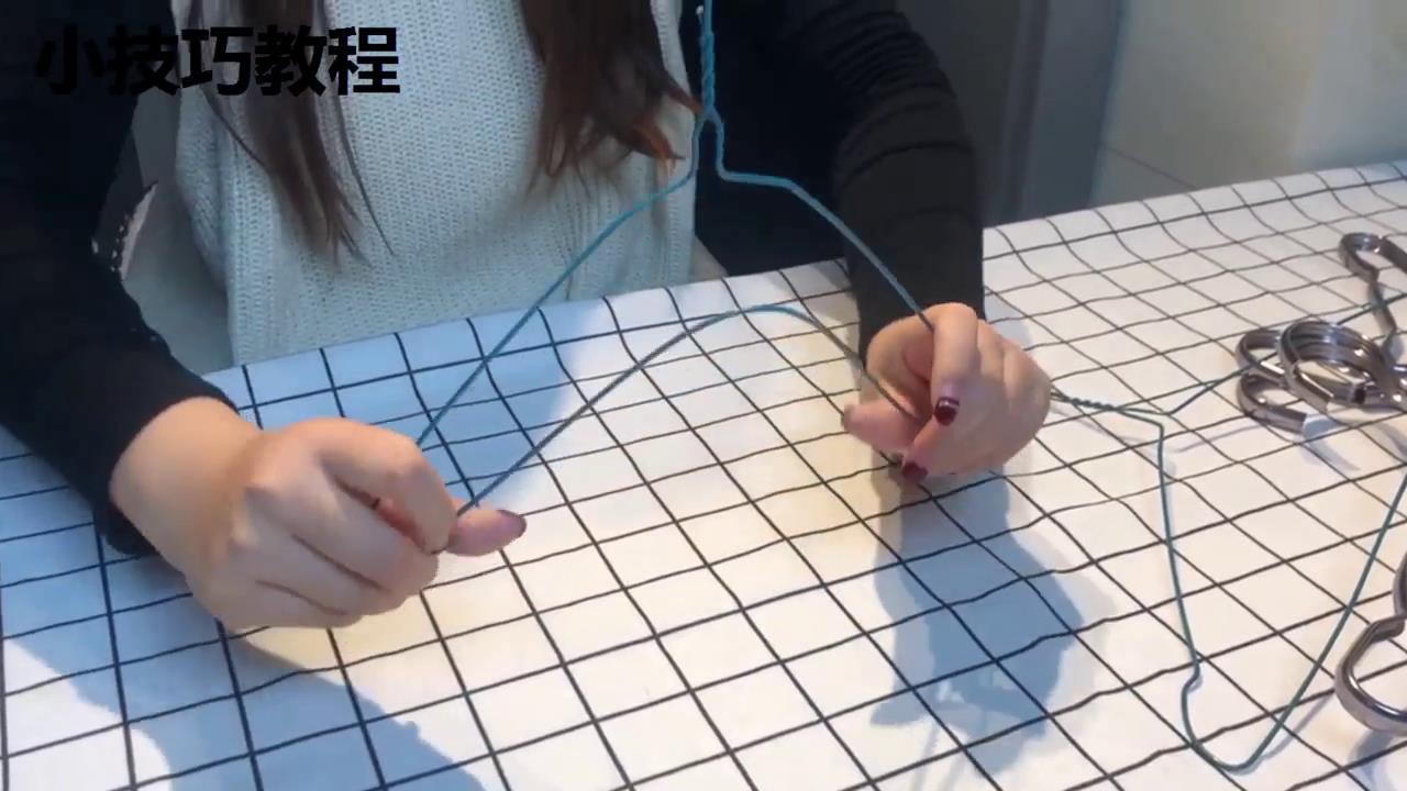 衣架怎样收纳更节省空间？