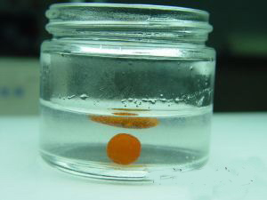 怎样用眼简易分辨琥珀真假