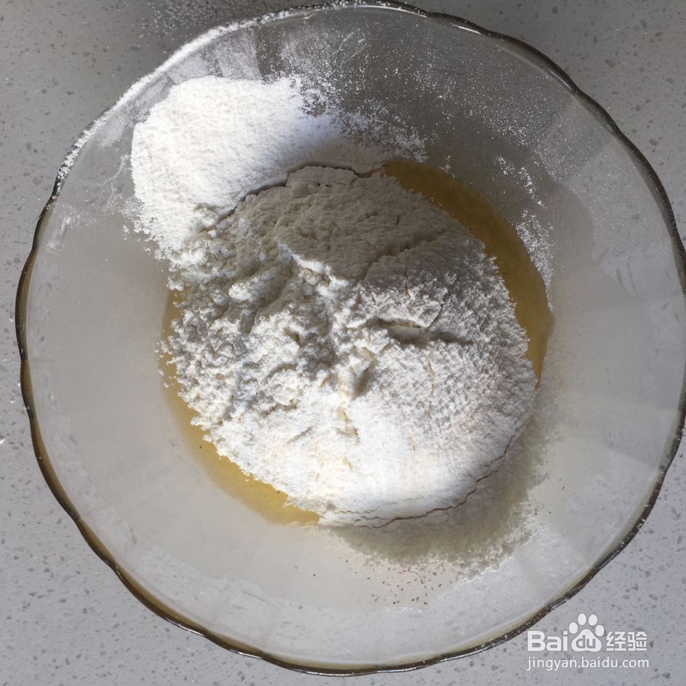 香浓的黑麦黑芝麻蛋黄月饼