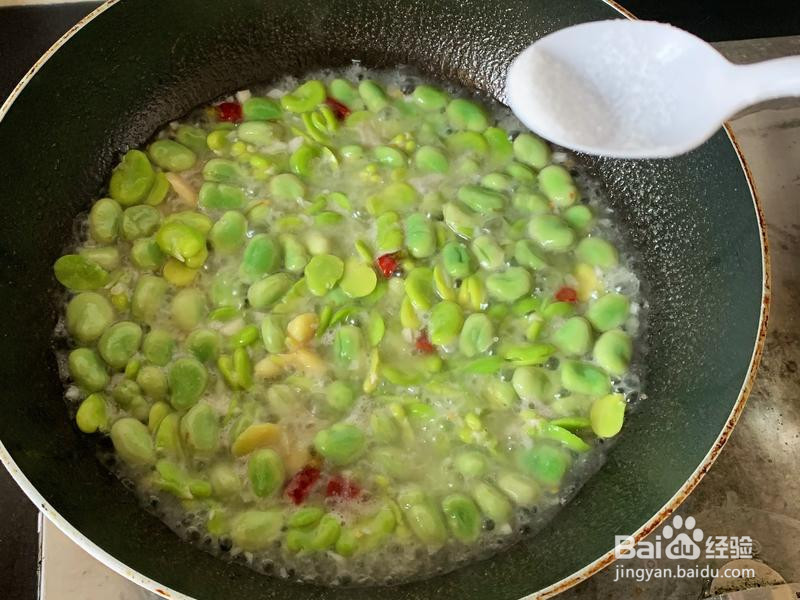 解压解馋•韭菜炒蚕豆的做法