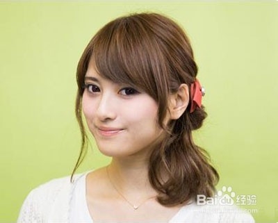 马尾辫的简单扎法