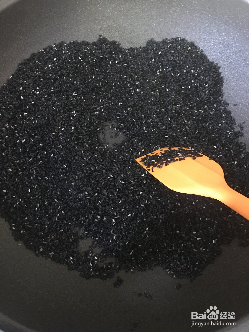 小孩子超喜欢的炒黑芝麻