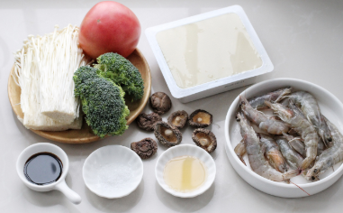 带你做暖胃蔬菜大虾豆腐汤