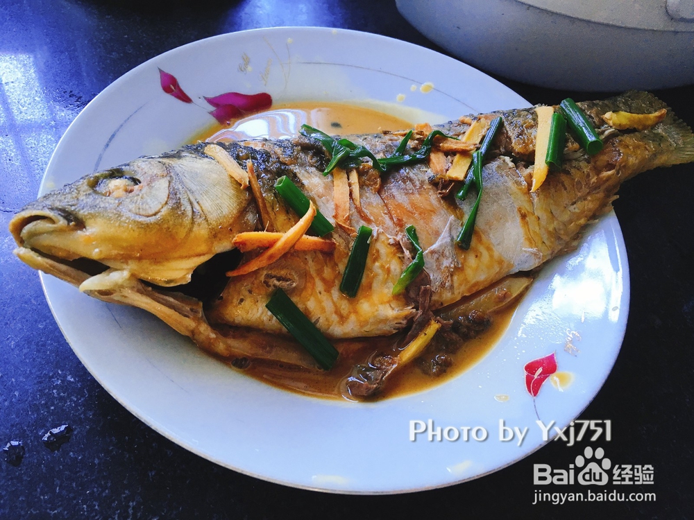 鲜鲜的红烧鲫鱼
