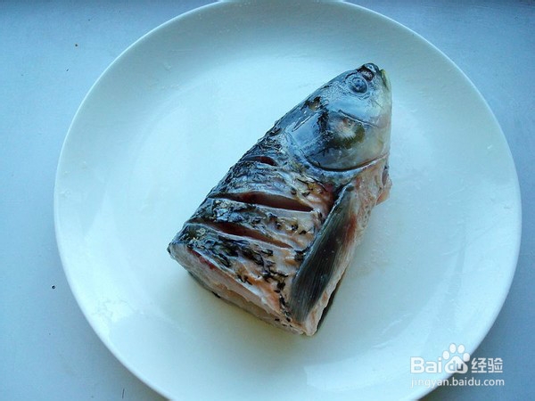 豆腐块炖鱼头