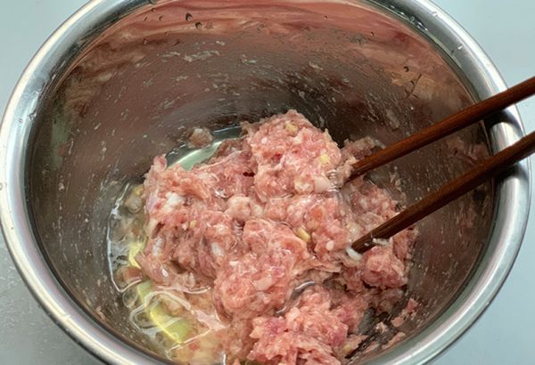 玉米猪肉生煎饺