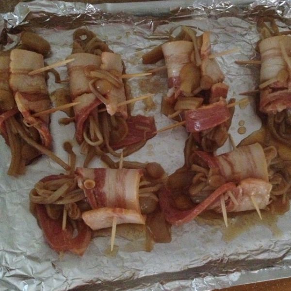 蜜烤培根金针菇卷