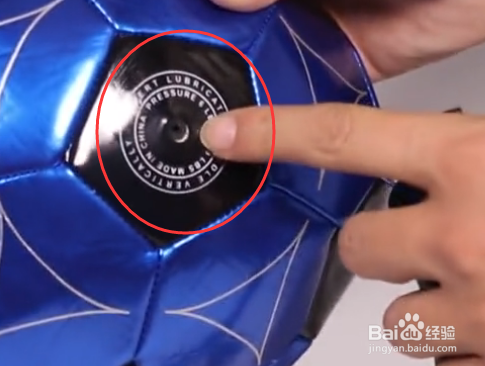 如何给足球打气