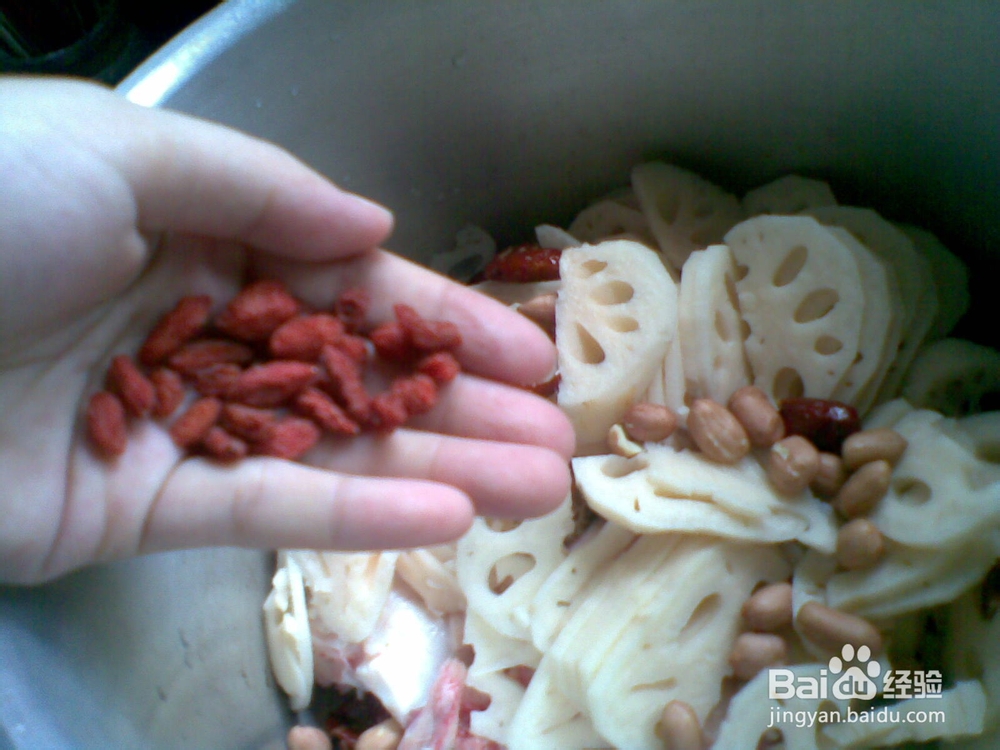 莲藕猪手汤烹制方法