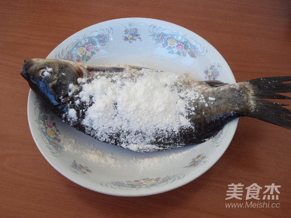 酸菜鲫鱼的做法