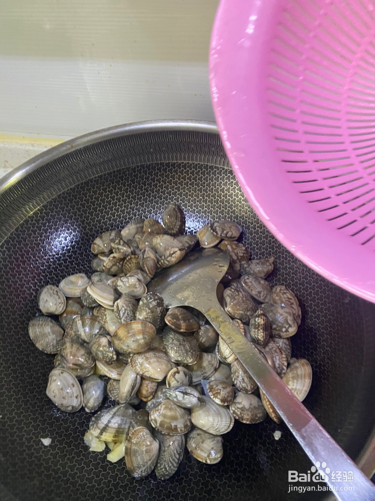 爆炒花甲不要加一滴水的做法