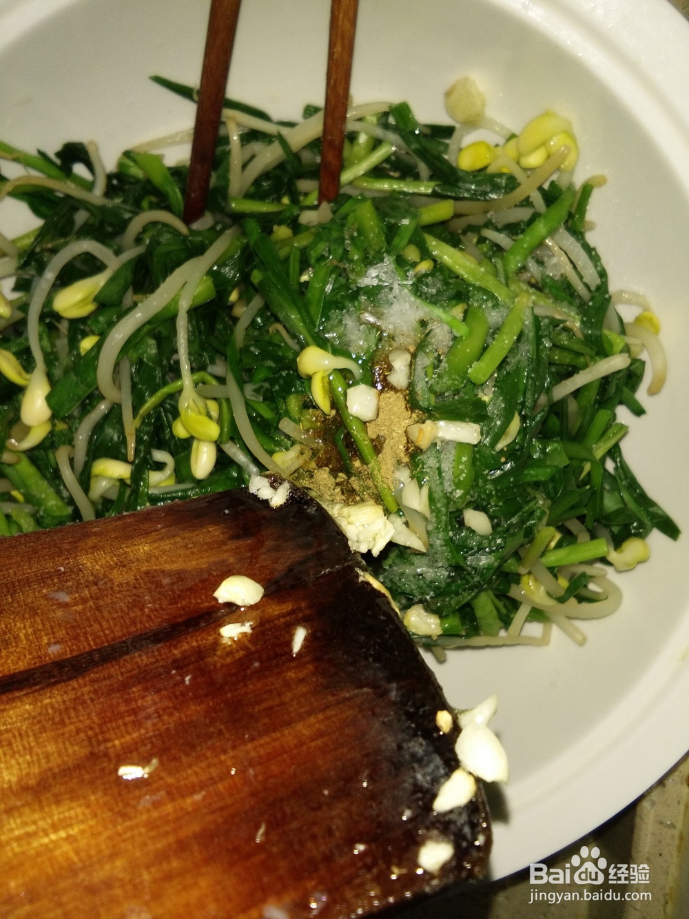 蒜油炝拌韭菜黄豆芽