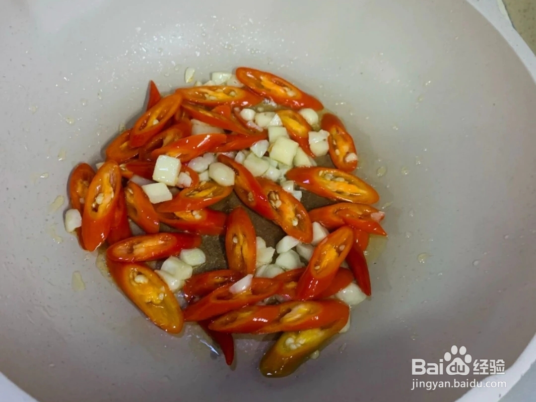 辣椒炒猪耳朵怎么做?