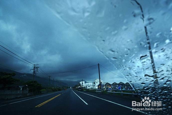 车手在高速上遇暴雨天气必须牢记的要素?