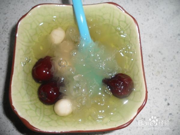 银耳莲子羹——养颜滋补品
