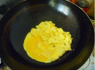 西红柿炒鸡蛋的做法