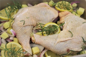 鲜香诱人的迷迭香柠檬烤鸡腿