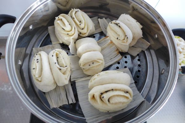 黑芝麻油盐花卷