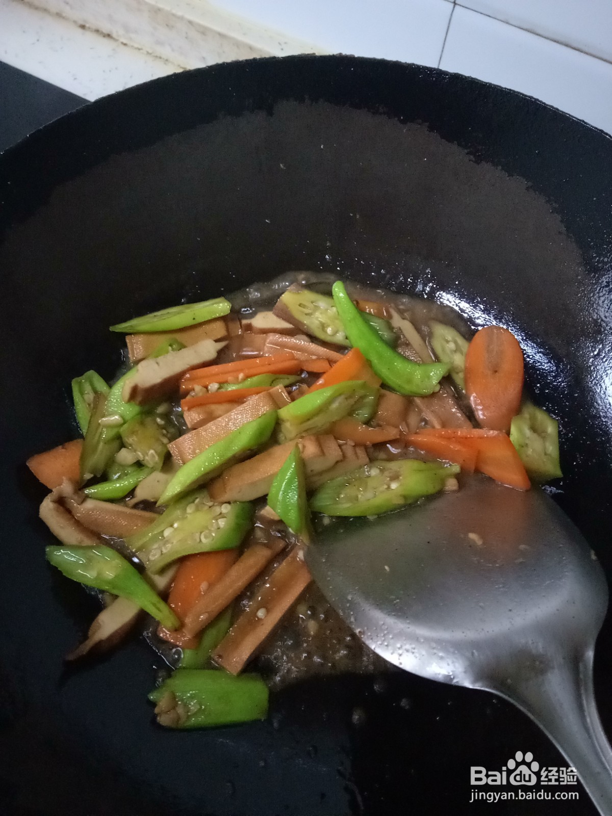 胡萝卜豆干炒秋葵