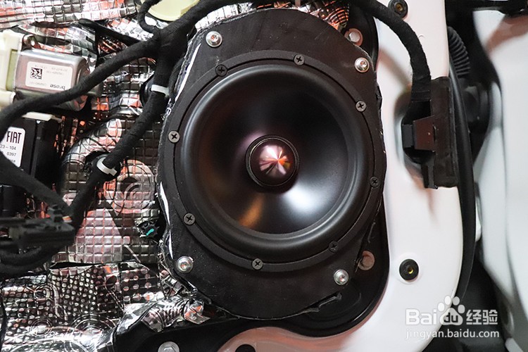 乌鲁木齐吉普自由侠汽车音响改装隔音升级案例