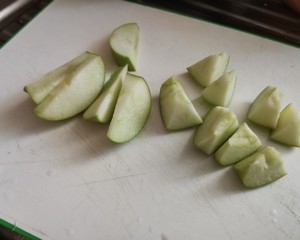 清新败火的青苹果苦瓜牛奶果汁