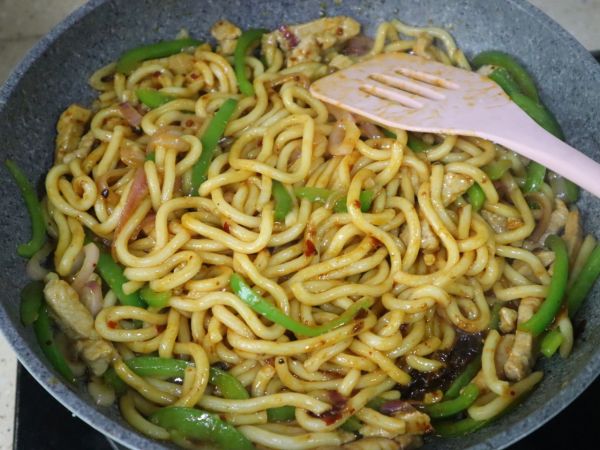 青椒肉丝炒乌冬
