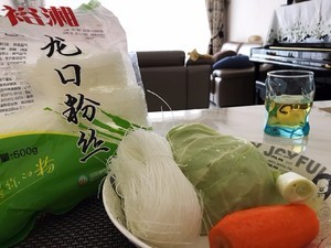 制作很有食欲的炒粉丝