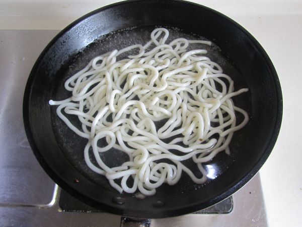 泡菜肉丝炒乌冬面
