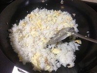 如何做蛋炒饭，最简单的炒饭！