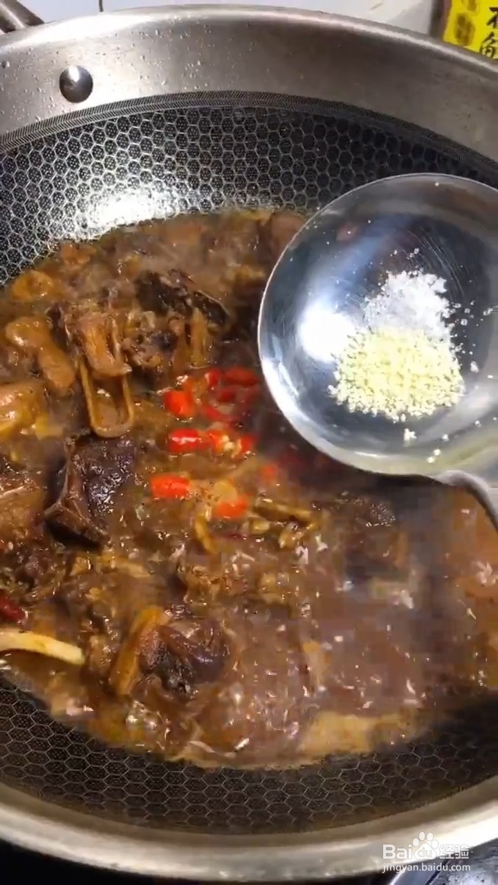 如何在家自制美味的啤酒鸭