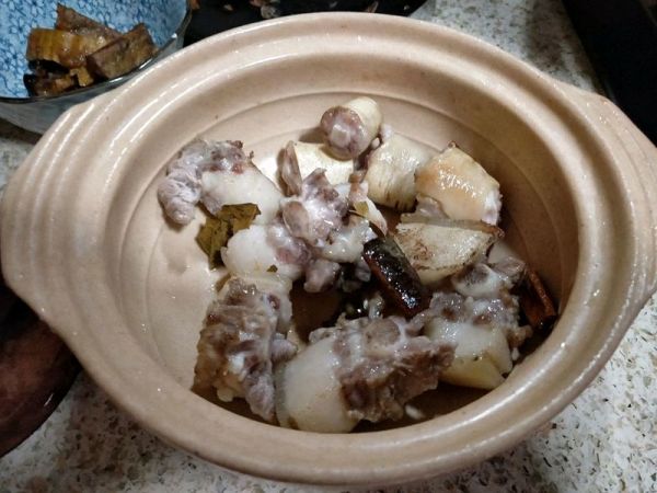 花生香菇煲猪尾