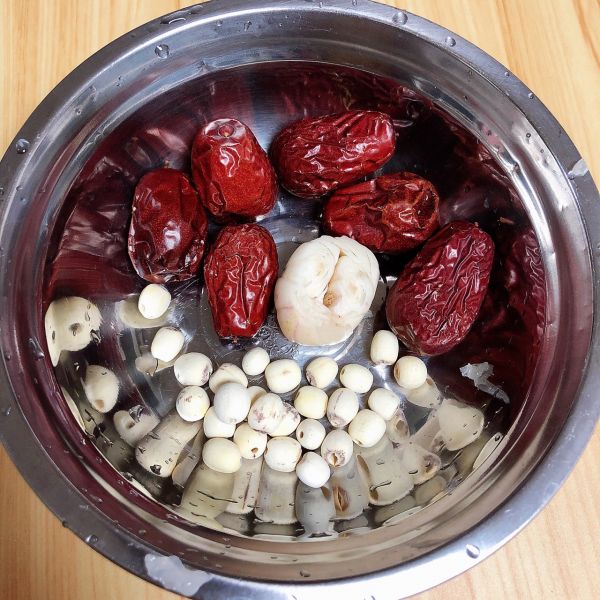 红枣银耳莲子汤