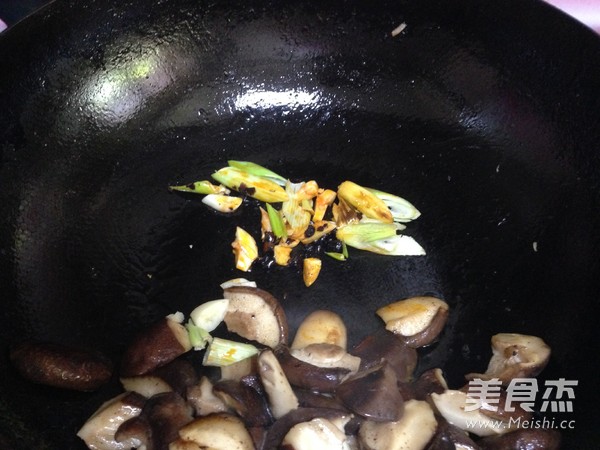 干锅培根香菇片