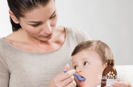 宝妈怎样给宝宝喂糖浆类的药物