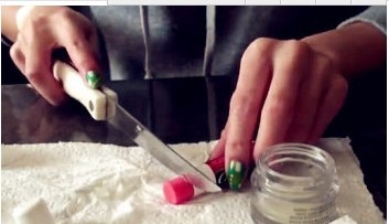 自制唇部磨砂膏