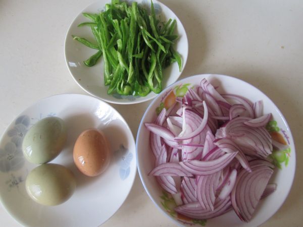 青椒洋葱炒鸡蛋