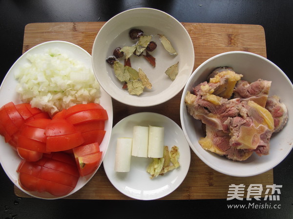 冬季来一碗暖暖的番茄黄豆焖牛尾