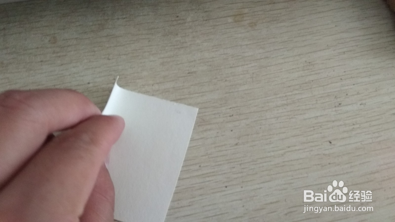 如何用一块正方形的纸做简易的中性笔的支架