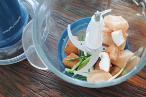 娃娃菜油炸鸡肉步骤