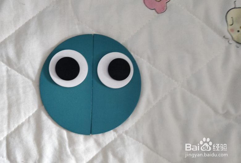 用形状积木怎么拼一只毛虫？