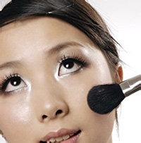 女孩子化淡妆的正规程序