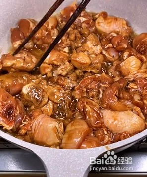 如何自制美味葱油焖鸡?