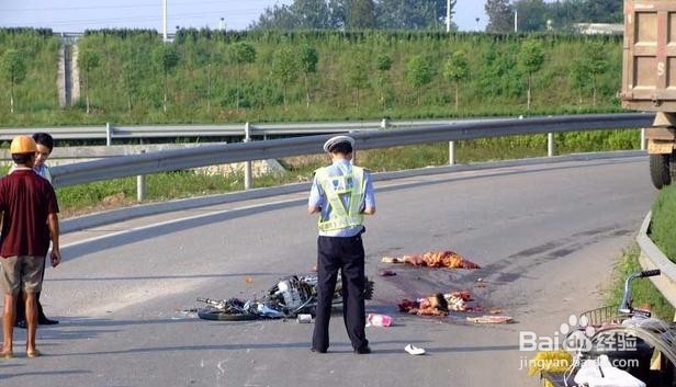 发生交通事故车祸现场如何急救？