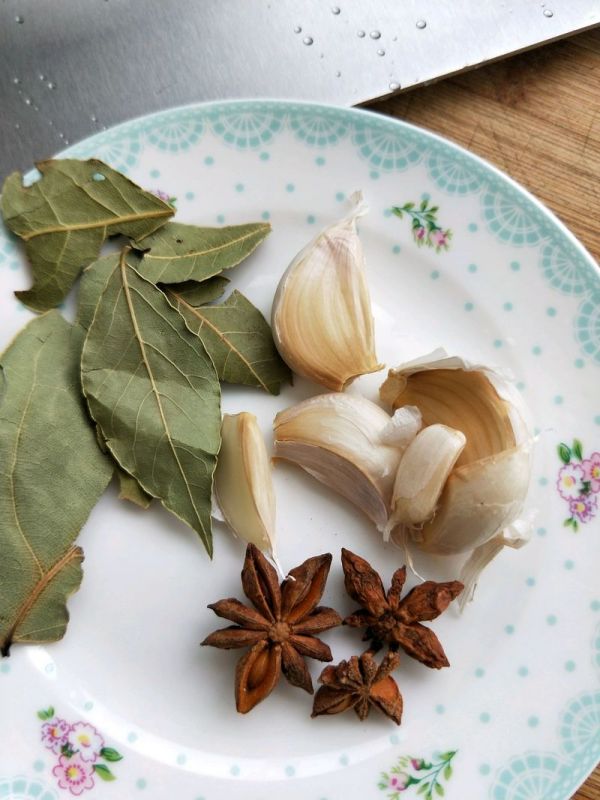 五香五花肉焖蚕豆