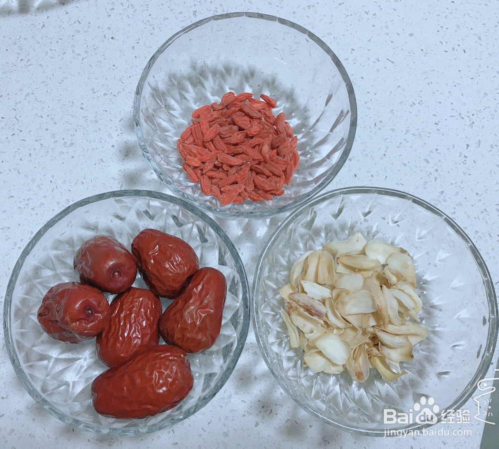 抢着吃的银耳百合红枣汤