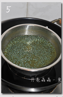 传说吃了蚊不叮的立夏饭--乌米饭三吃