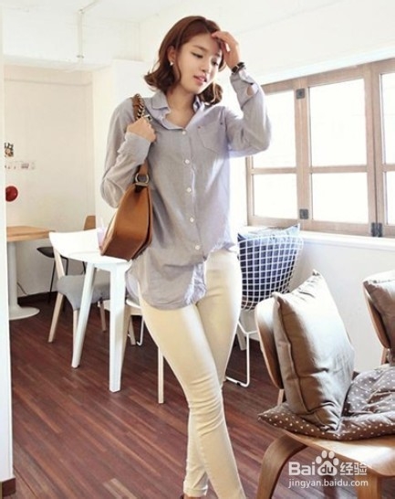 宽松衬衫配瘦腿裤 粗腰肥臀都不见