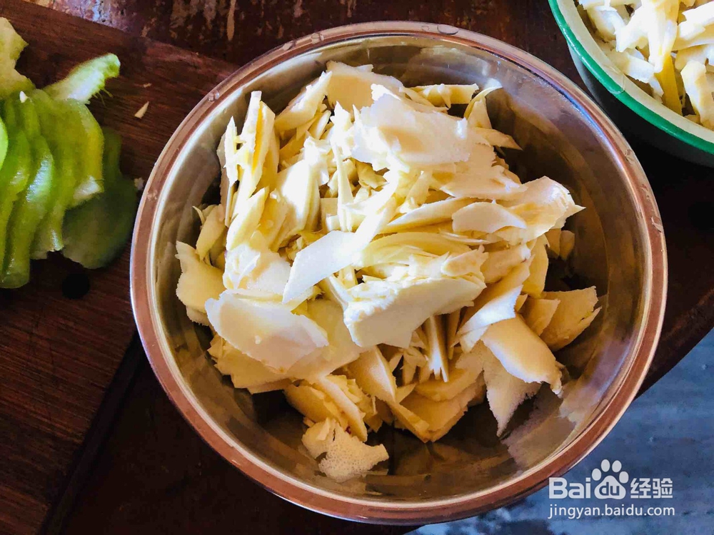 怎么做春笋五花烩荠菜