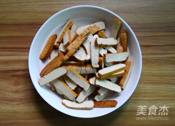 芹菜炒香干的做法