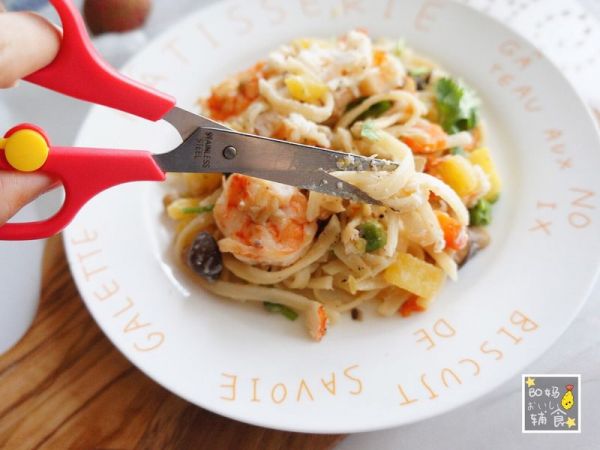 菠萝酸奶鲜虾拌乌冬